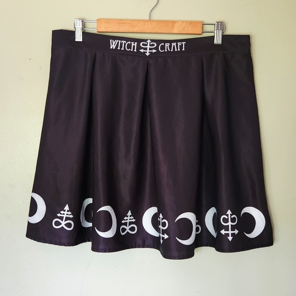 Dresses & Skirts - Hot Topic Skater Skirt